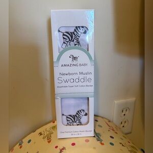 Amazing Baby newborn muslin Swaddle nwt